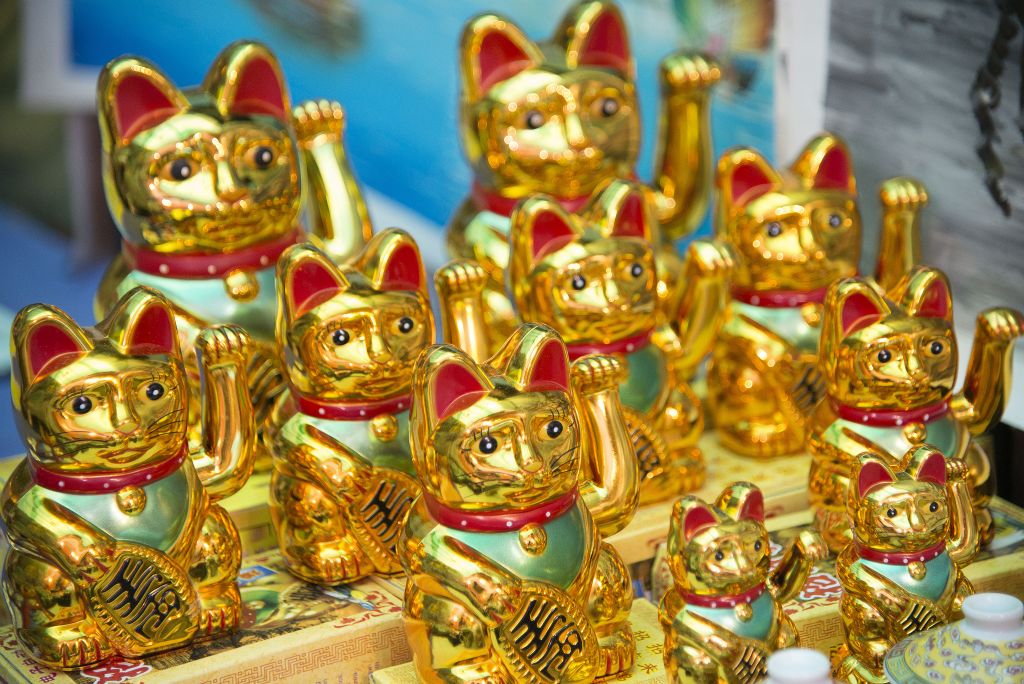 Hong Kong, fortune cats (Zhaocai Mao)