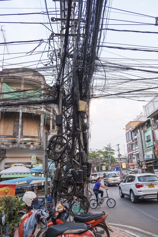 Vientian, street wiring