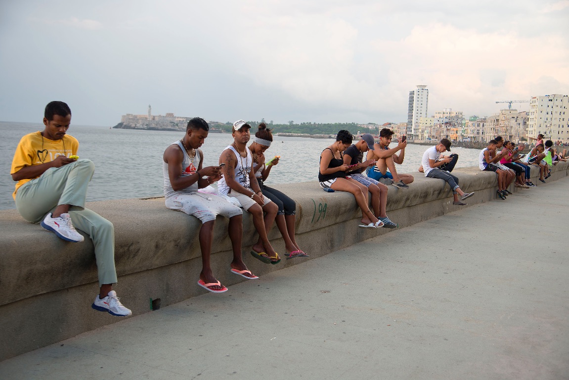 La Habana. ¡Uno no está mirando el móvil!