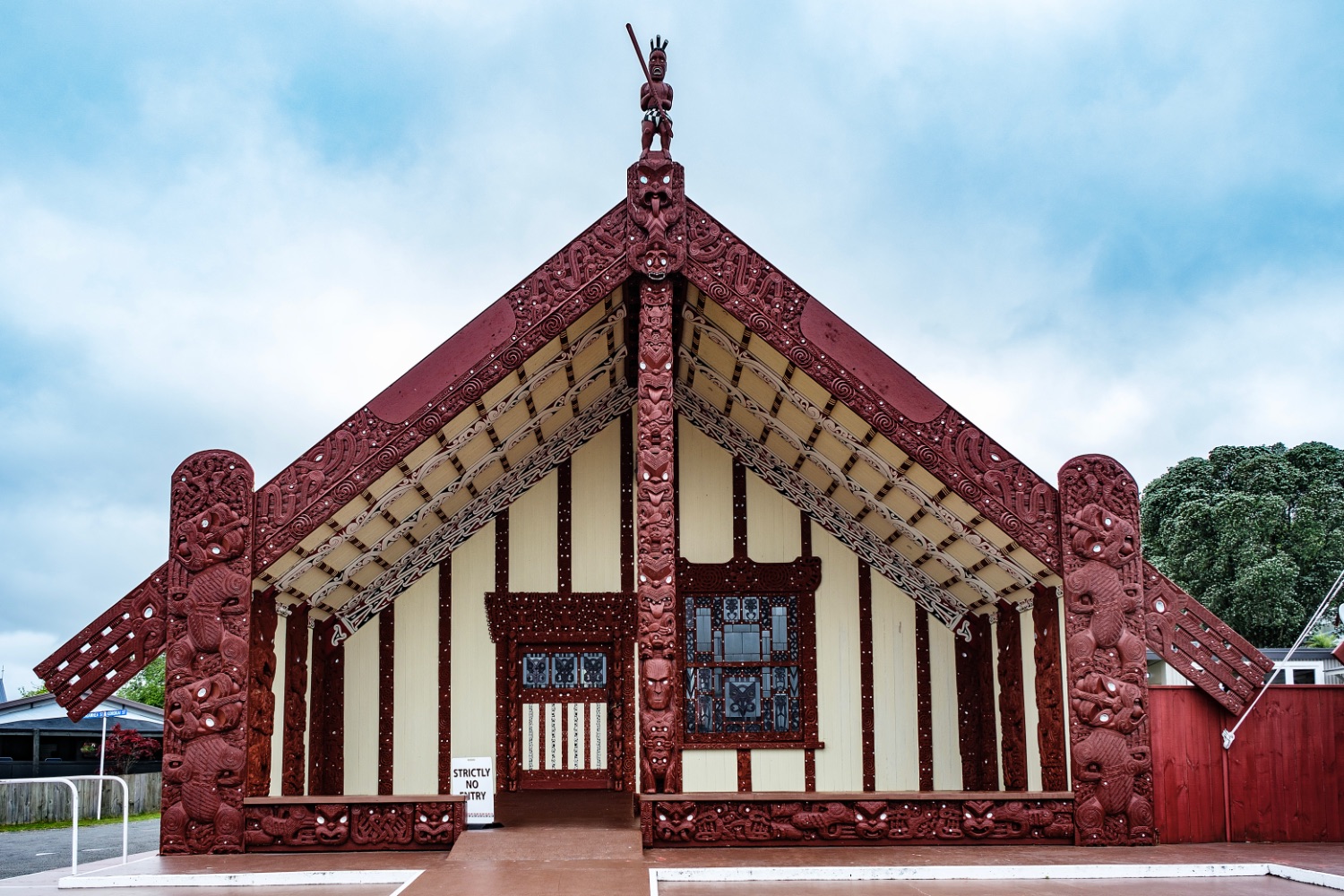 Rotorua, poblado maorí Ohinemutu, casa comunal