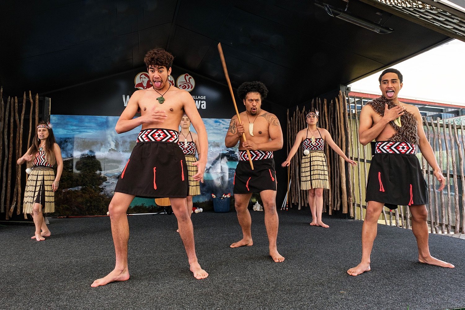 Rotorua, Wakarewarewa, danza maorí