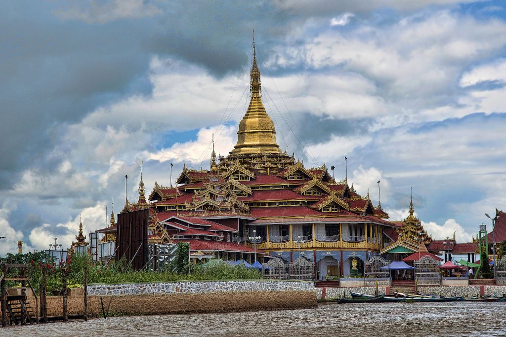 Lago Inle, Pagoda Phaung Daw U Paya