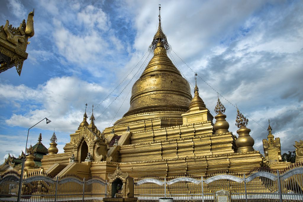 Mandalay, Pagoda Ku Tho Daw