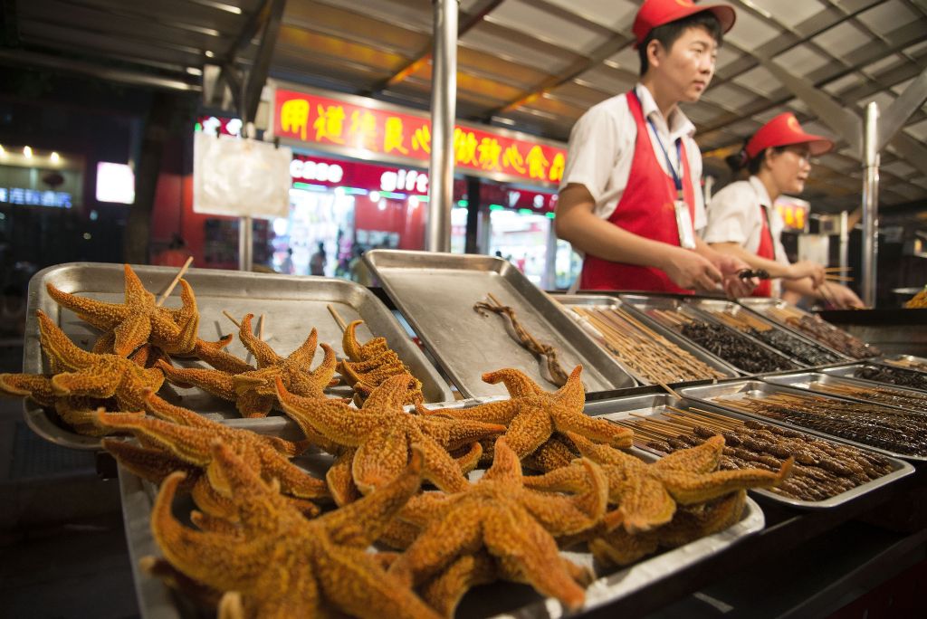 Beijing, puestos de comida en Don'Anmen St.