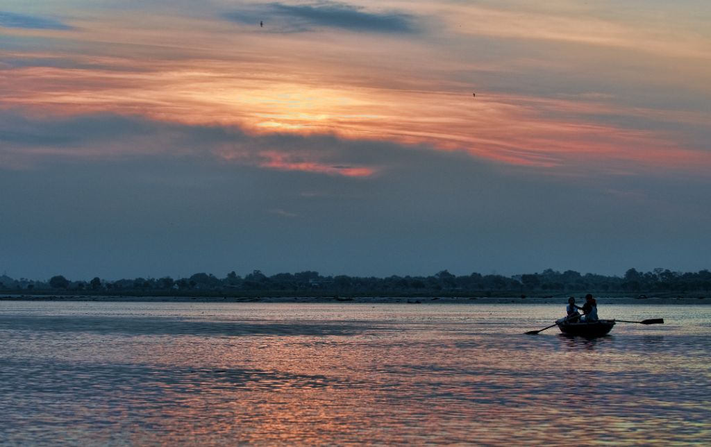 Amanecer en el Ganges (India), 2010