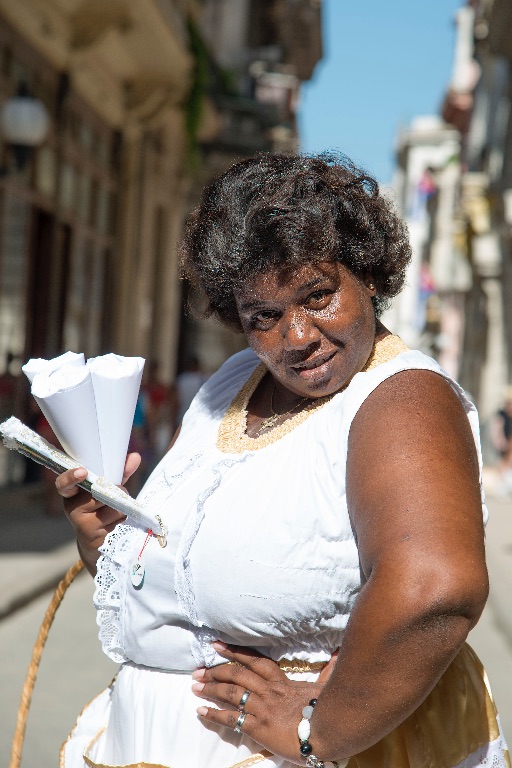 Havana. Peanut saleswoman