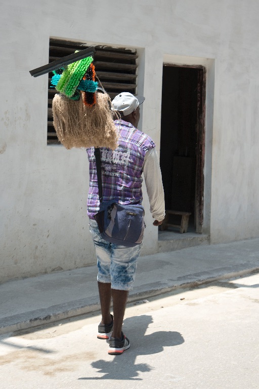 Havana. Brooms seller