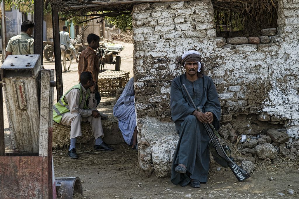 Road from Luxor to Dendera
