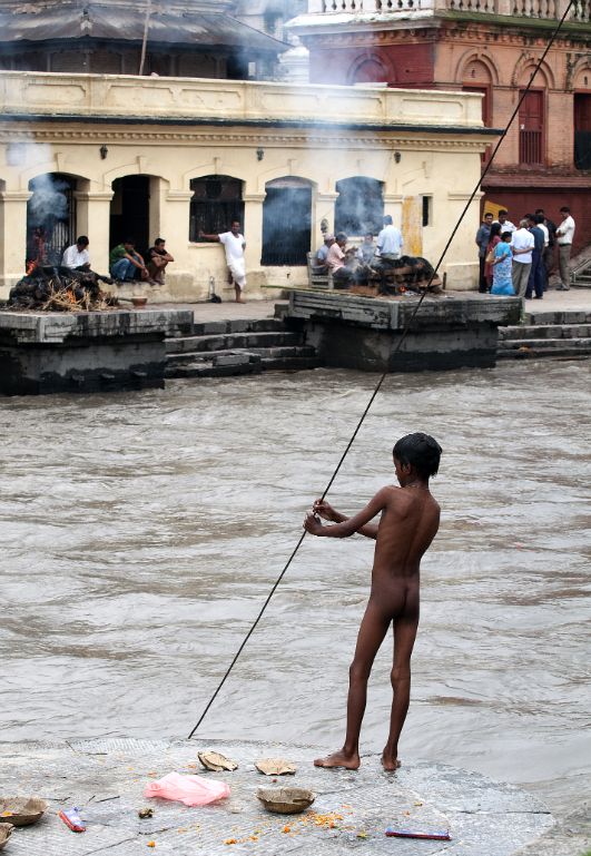 Kathmandu, Pashupatintah, funeral pyres