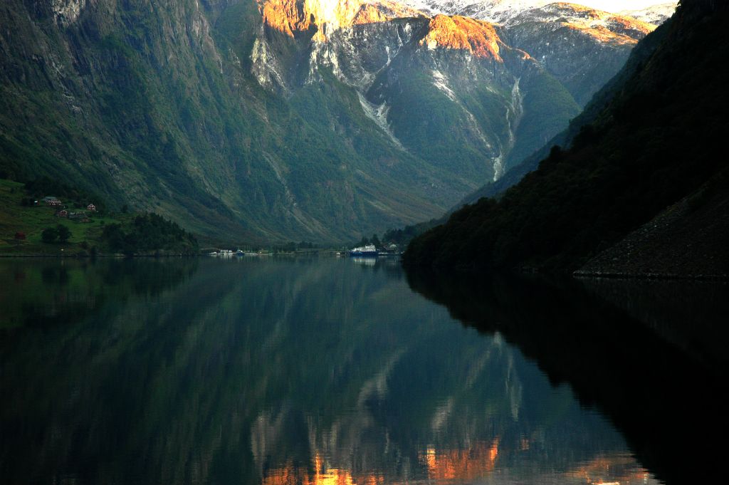 Naeroyfjorden (Norway), 2004