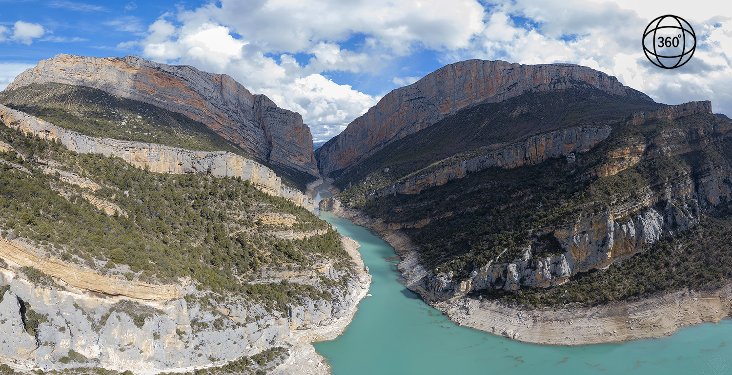 Montfalcó, Strait of Montbrei- 360º photography (click on the image to navigate through it)