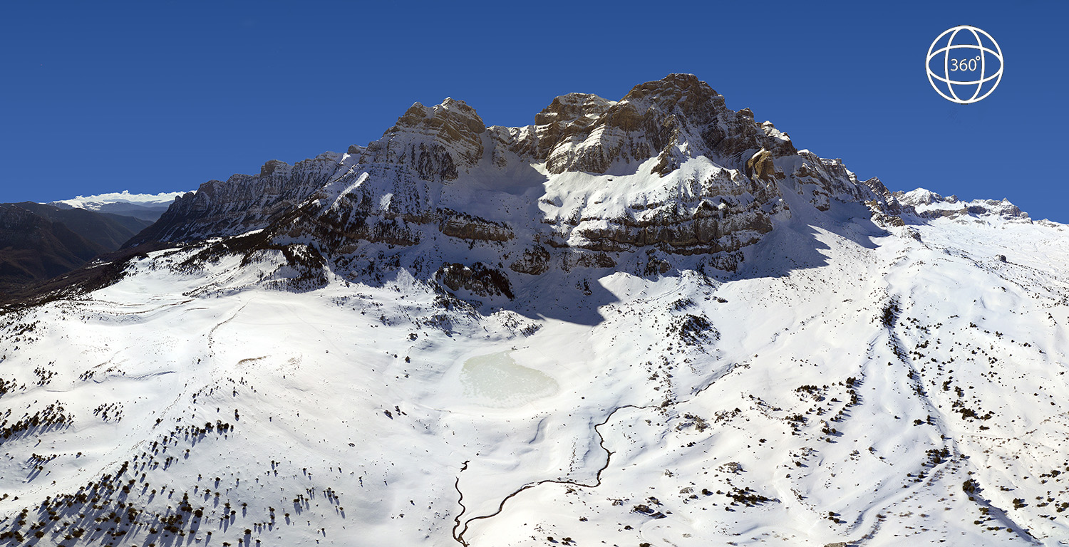 Peña Telera, Ibón de Piedrafita and Valle de Tena (Huesca, Spain) - 360º photography (click on the image to navigate through it)