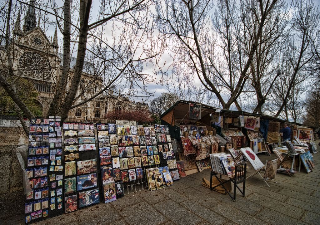 Stree art near the Seine