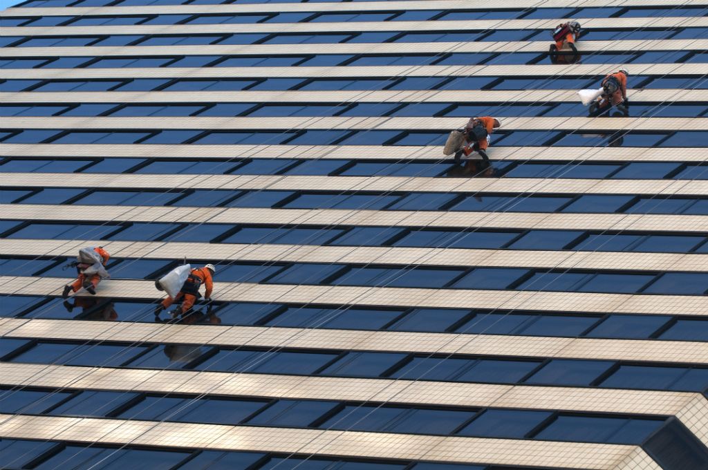 Cape Town, Southern Sun Cape Hotel, cleaning the windows