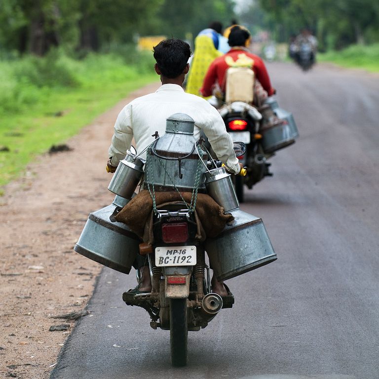 Road from Khajuraho to Orccha, milk sellers