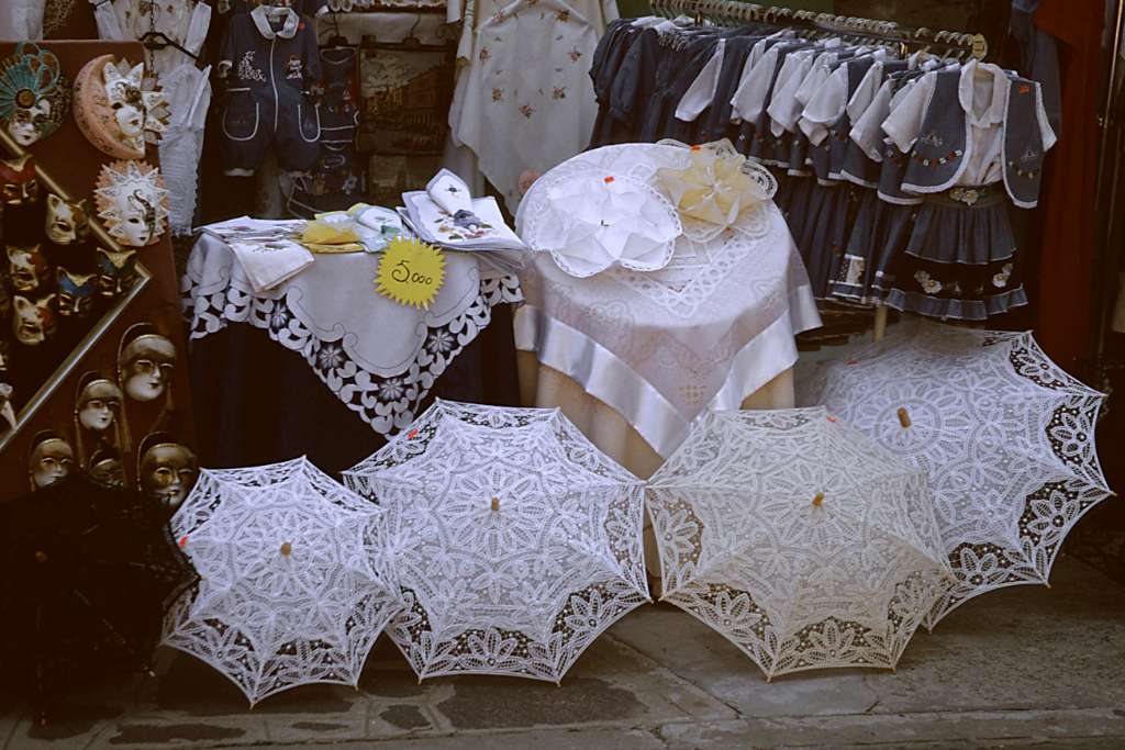 Burano (Venice), laces