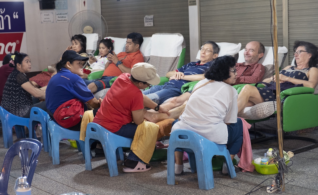 Chiang Mai, masajes de pies en el mercado nocturno