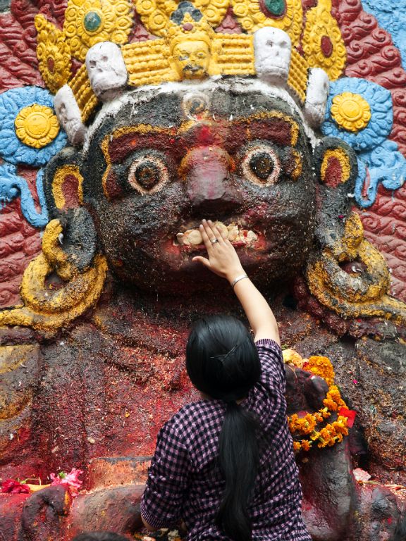 Kathmandu, Plaza Durbar, ofrenda a los dioses