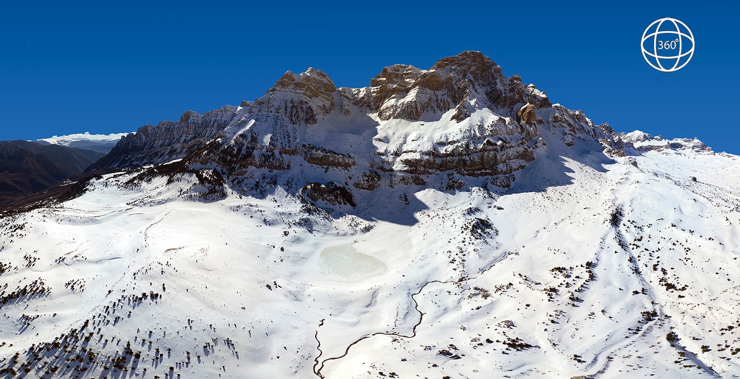 Peña Telera, Ibón de Piedrafita y Valle de Tena (Huesca) - Fotografía en 360º (pinchar en la imagen para navegar por ella)