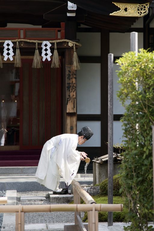 Kioto, monje en Fushimi Inari Taisha