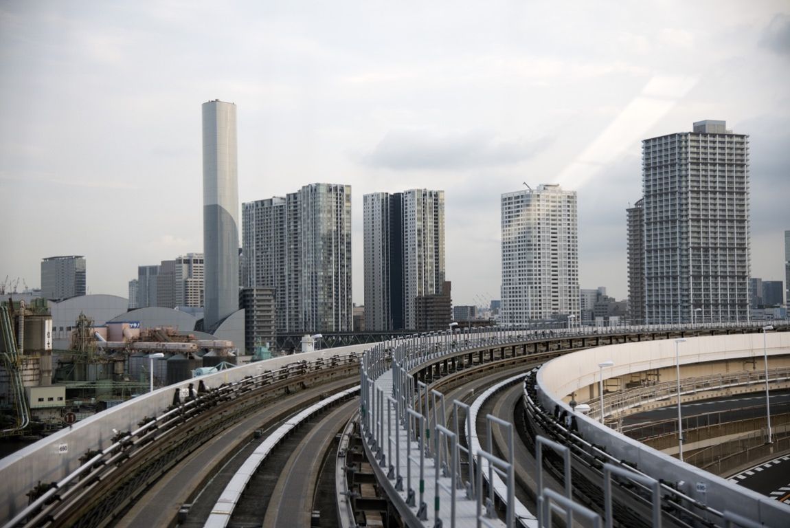 Tokio, monorail Yurikamome hacia barrio Odaiba