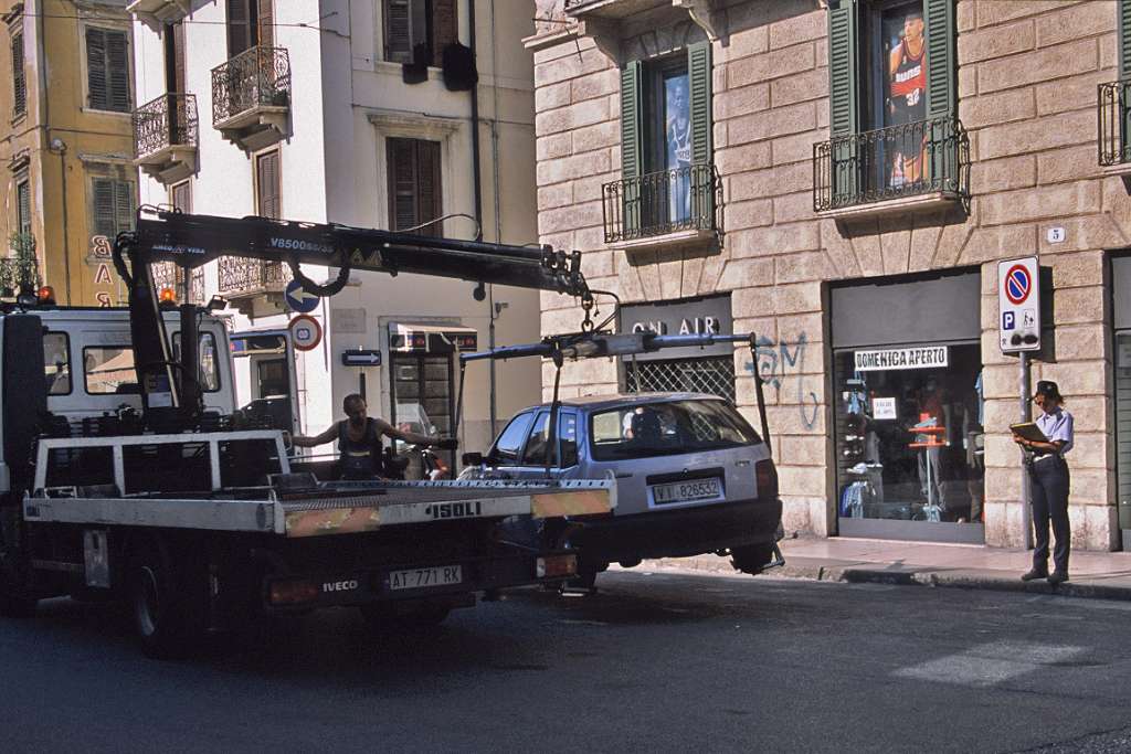 Verona, la grúa no se anda con chiquitas...