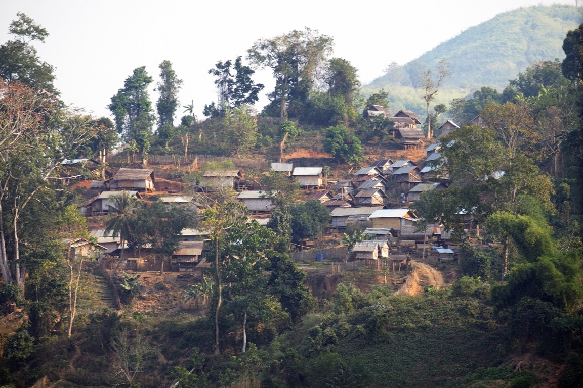 Poblado a orillas del río Mekong