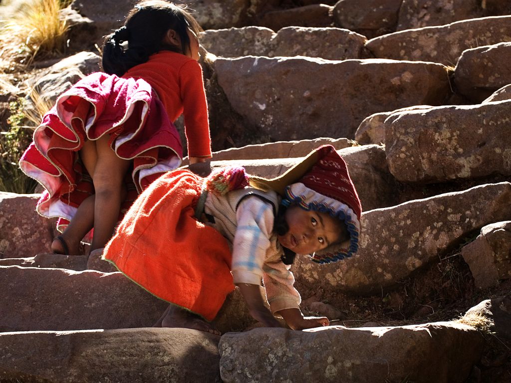 Niñas en la Isla Taquile (Lago Titicaca)