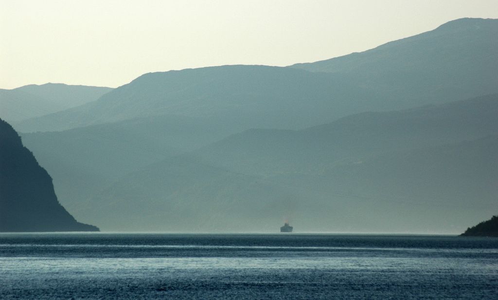 Fiordo Naeroyfjorden