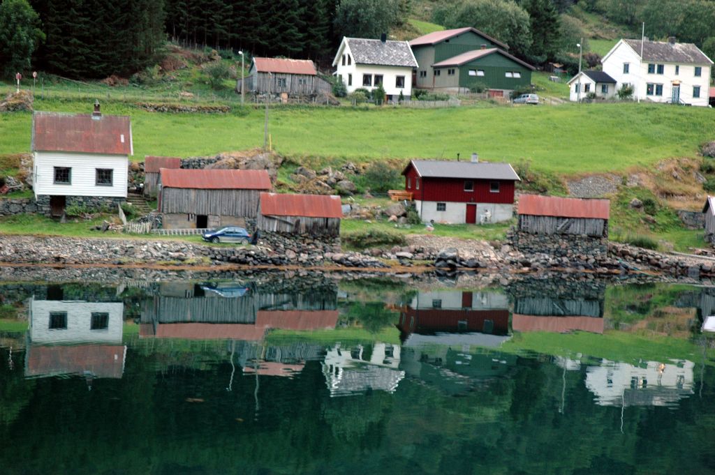 Fiordo Naeroyfjorden