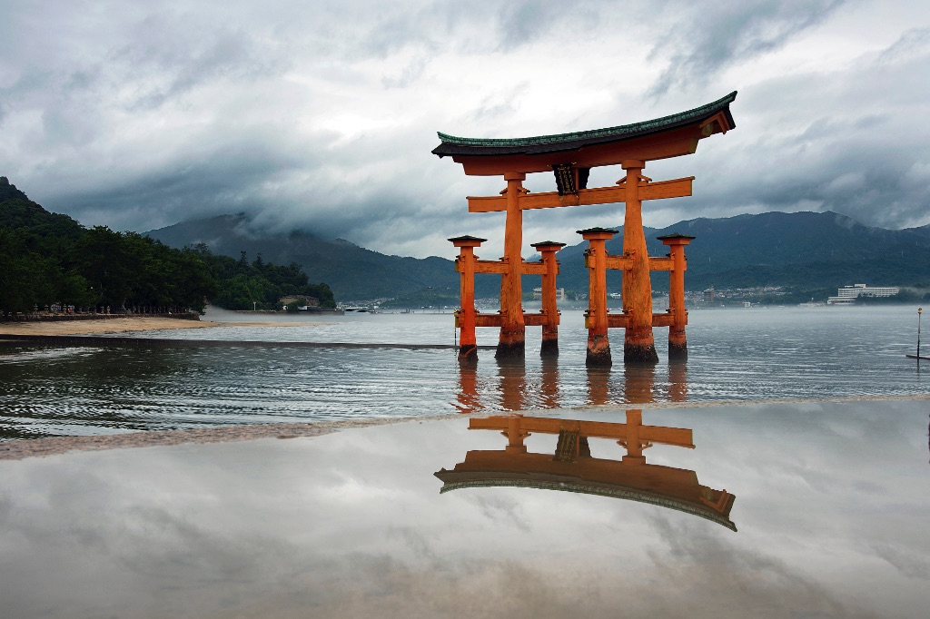 Tori del Santuario de Itsukushima, Miyajima (Japón), 2018